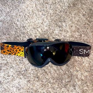 Smith Ski goggles with cheetah strap. Adult